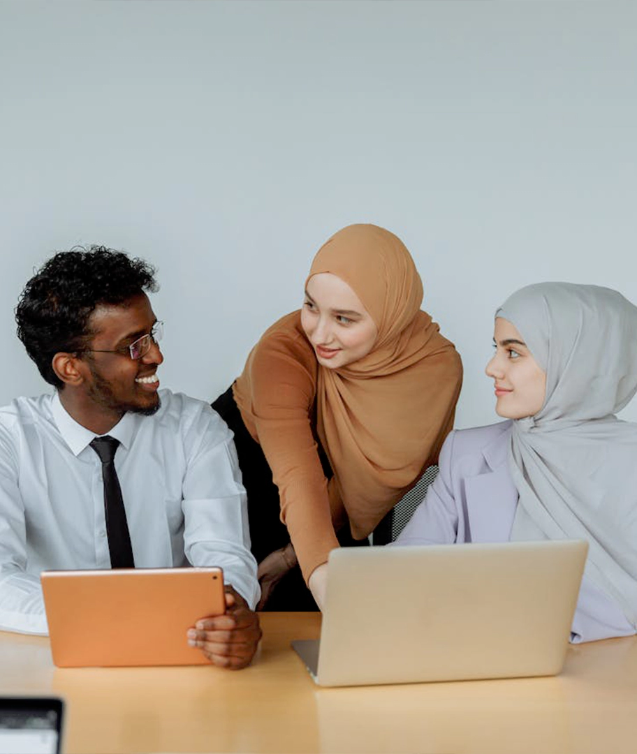 rakonex products team discussion in qatar